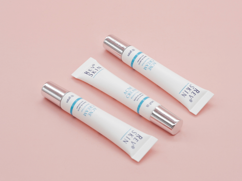 TOP NHỮNG HOẠT CHẤT GIÚP TRỊ MỤN ẨN 2 BÊN MÁ HIỆU QUẢ NHẤT Kem chấm mụn RevSkin Acne Cream chứa clindamycin trị mụn ẩn