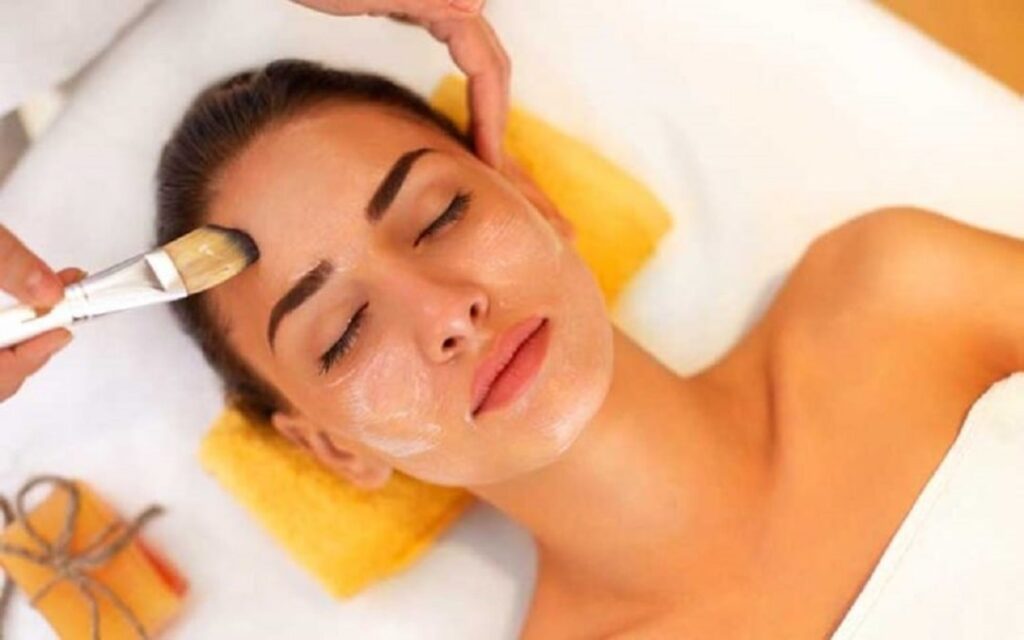 Các hoạt chất trong sản phẩm peel tác động lên da làm trắng sáng da