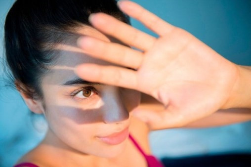 Cần tránh ánh nắng mặt trời sau khi peel da