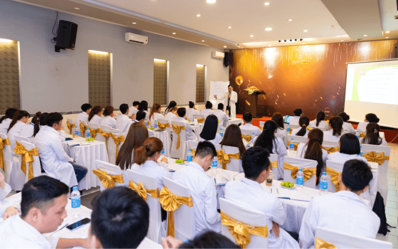 Khóa học về quản lý spa tại Revskin nhằm cung cấp kiến thức và kỹ năng cho những người muốn vận hành spa