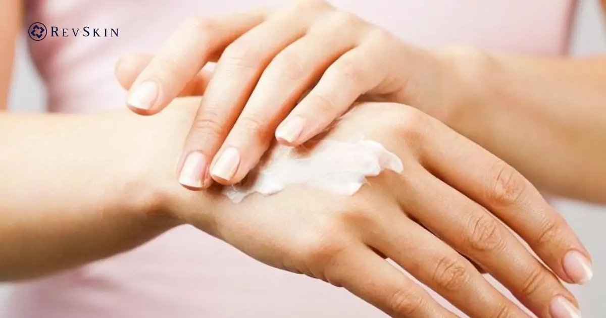 Bị mụn nước ở tay là gì? Nguyên nhân, dấu hiệu và cách xử lý an toàn cho da Phòng ngừa bị mụn nước ở tay