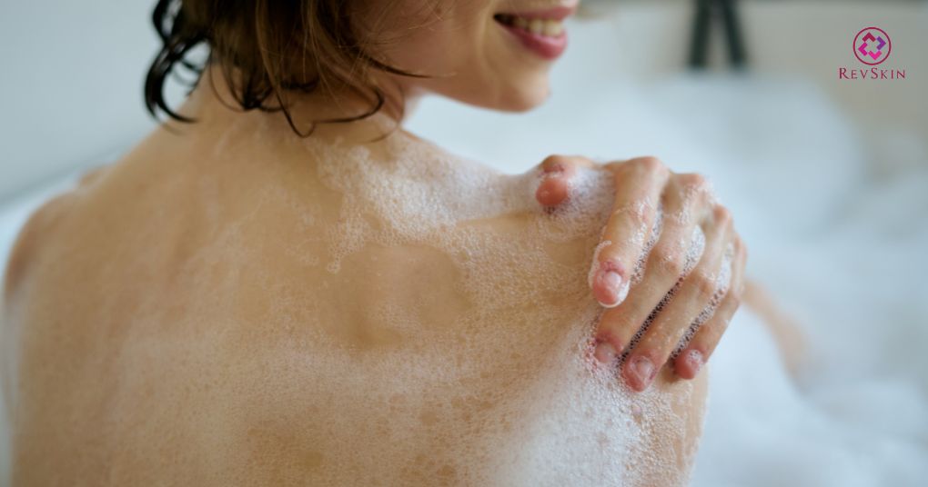 Trị thâm mụn lưng chuẩn y khoa giúp kiểm soát sắc tố sau viêm sữa tắm chứa salicylic acid hỗ trợ mụn lưng