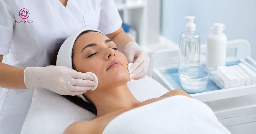 Peel da là gì? Tác dụng, phân loại, hoạt chất và quy trình thực hiện làm sạch da trước peel